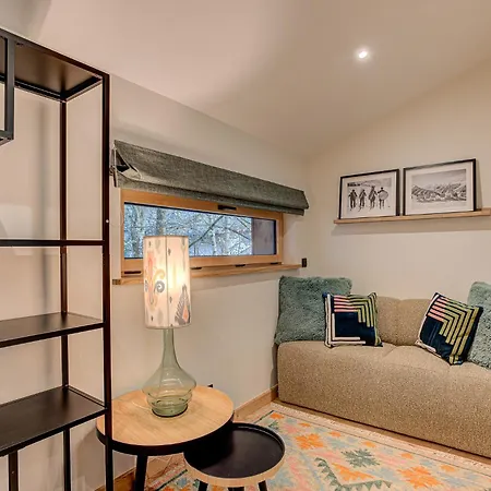 Diard, Detached Chalet, Alpes Travel, Sleeps 6 To 8 Chalé