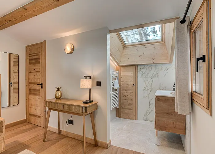 Diard, Detached Chalet, Alpes Travel, Sleeps 6 To 8 *