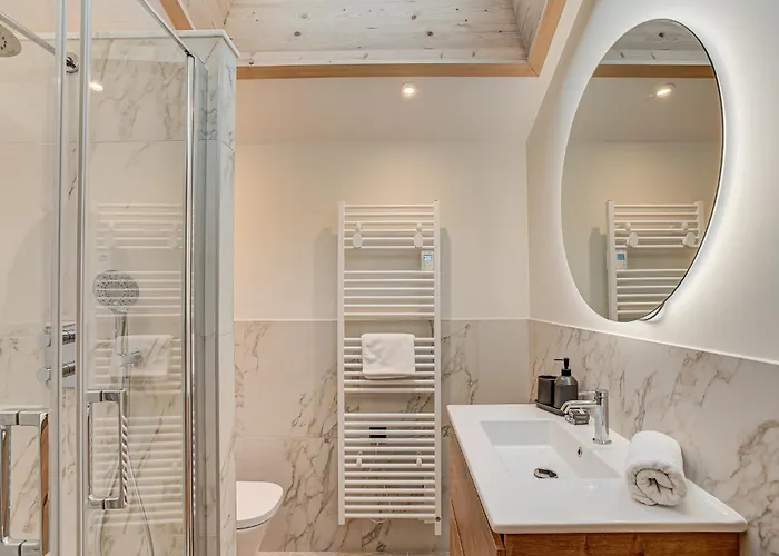 Chalet Diard, Detached Chalet, Alpes Agency, Sleeps 6 To 8 Chamonix