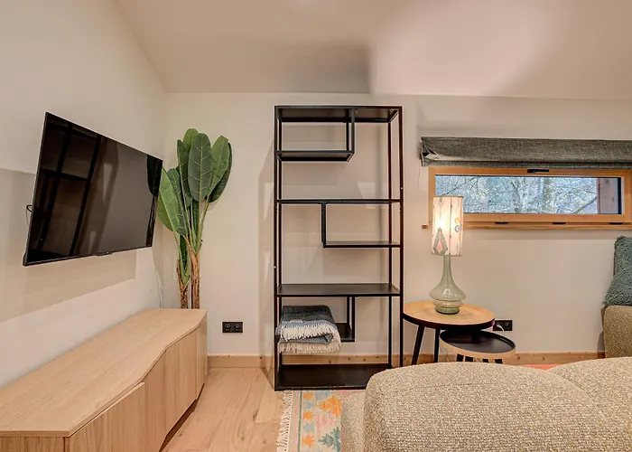 Chalet Diard, Detached Chalet, Alpes Agency, Sleeps 6 To 8 Chalet *