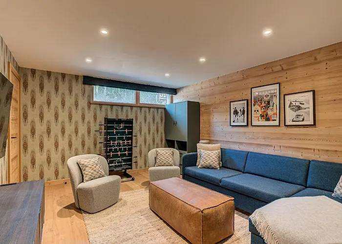 Chalet Diard, Detached Chalet, Alpes Agency, Sleeps 6 To 8 Chalet