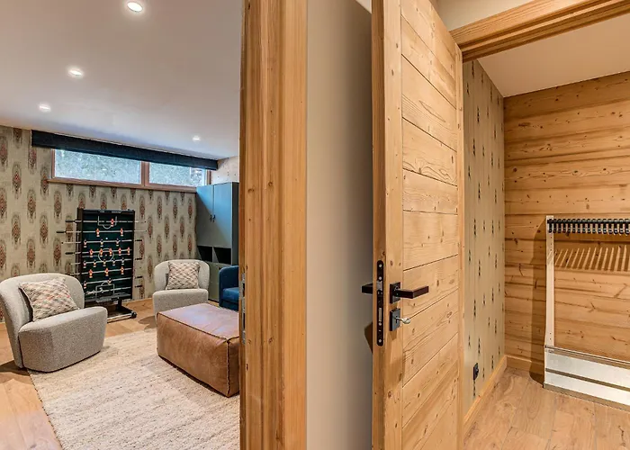 Chalet Diard, Detached Chalet, Alpes Agency, Sleeps 6 To 8 Chalet *