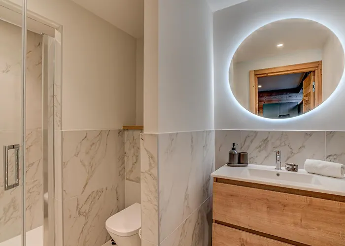 Chalet Diard, Detached Chalet, Alpes Agency, Sleeps 6 To 8 Chalet Chamonix